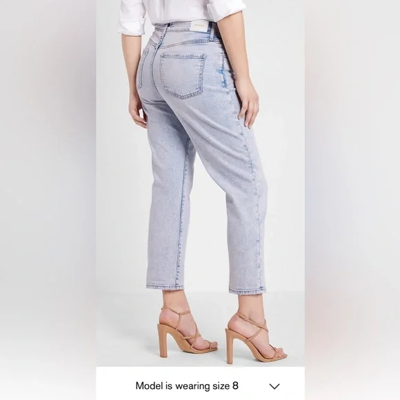 Express Mid Rise Blue Tinted Boyfriend Jeans Size 8L (worn once) - Picture 4 of 7